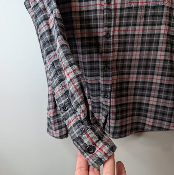Eddie Bauer Classic Fit Mens M Red Grey Black Plaid Flannel Button Down Shirt - Picture 6 of 9